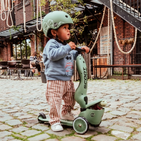 Scoot & Ride Odrážadlo kolobežka 2v1 Highwaykick 1 Lifestyle green lines {PRODUCT_REFERENCE}-1
