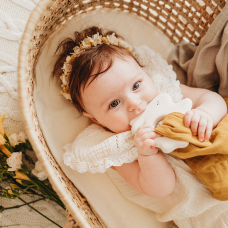 Kikadu Hryzátko z prírodného kaučuku Zajačik a bio bavlny Mustard {PRODUCT_REFERENCE}-1