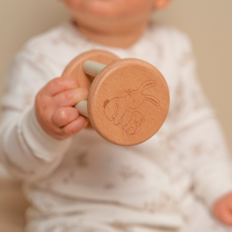 Little Dutch Drevená hrkálka Gulička v klietke Baby Bunny 8860LD-1